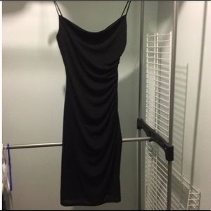 Elegant black dress to wear at parties or a date!